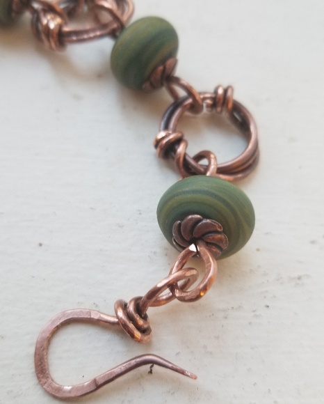 Handcrafted copper wire and ceramic bead bracelet - Picture 5 of 6